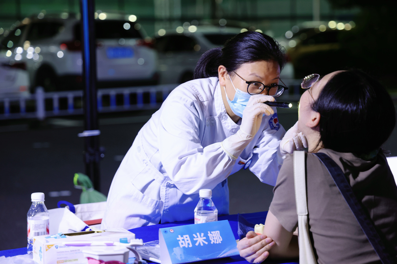 2025年健康宣教基层行暨全国爱牙日口腔健康科普活动 绍兴口腔医院公益科普活动 绍兴市口腔医院涂氟防龋治疗_绍兴口腔医院排名