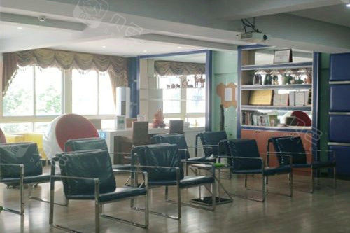 武汉大众口腔(杨园店)种植牙怎么样 武汉徐东大街大众口腔种牙好吗？实地探访杨园店，听听做过的人怎么说